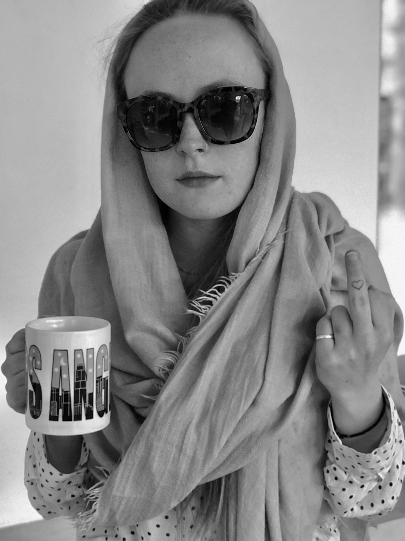 Woman with sunglasses and Los Angeles mug